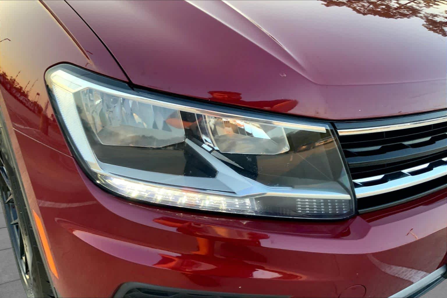 Used 2018 Cardinal Red Metallic Volkswagen SE image 27