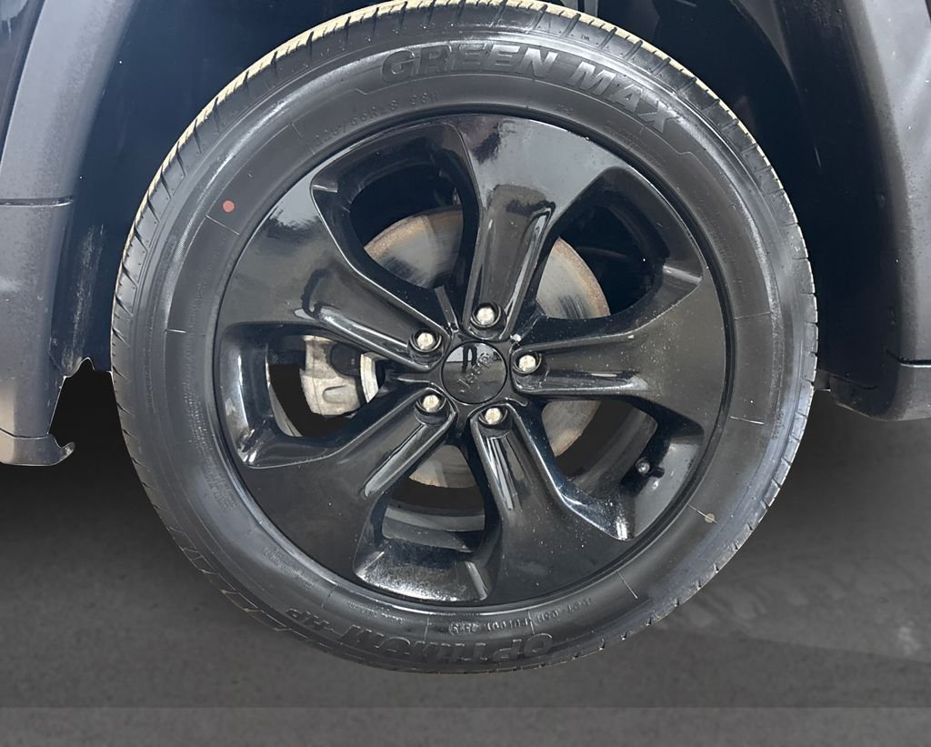 Used 2020 Black Jeep Latitude image 12