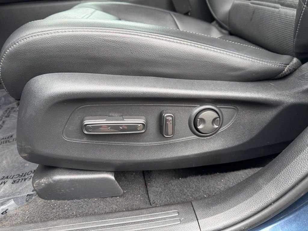 Used 2024 Canyon River Blue Metallic Honda EX-L image 15