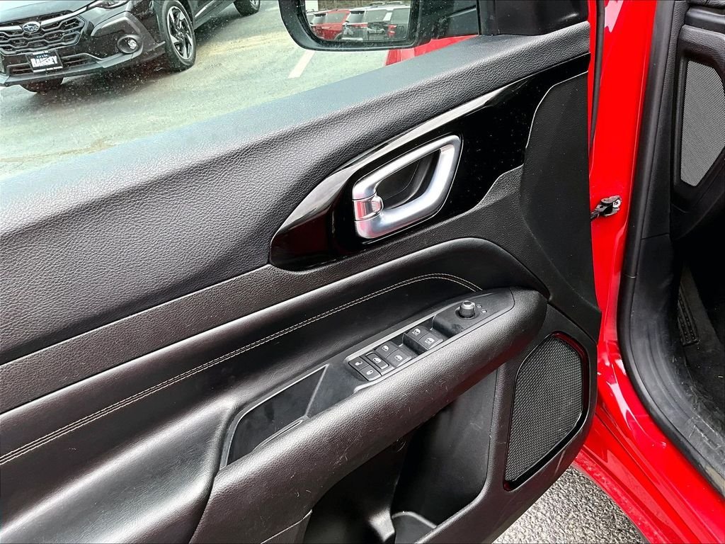 Used 2022 Red Jeep  image 11
