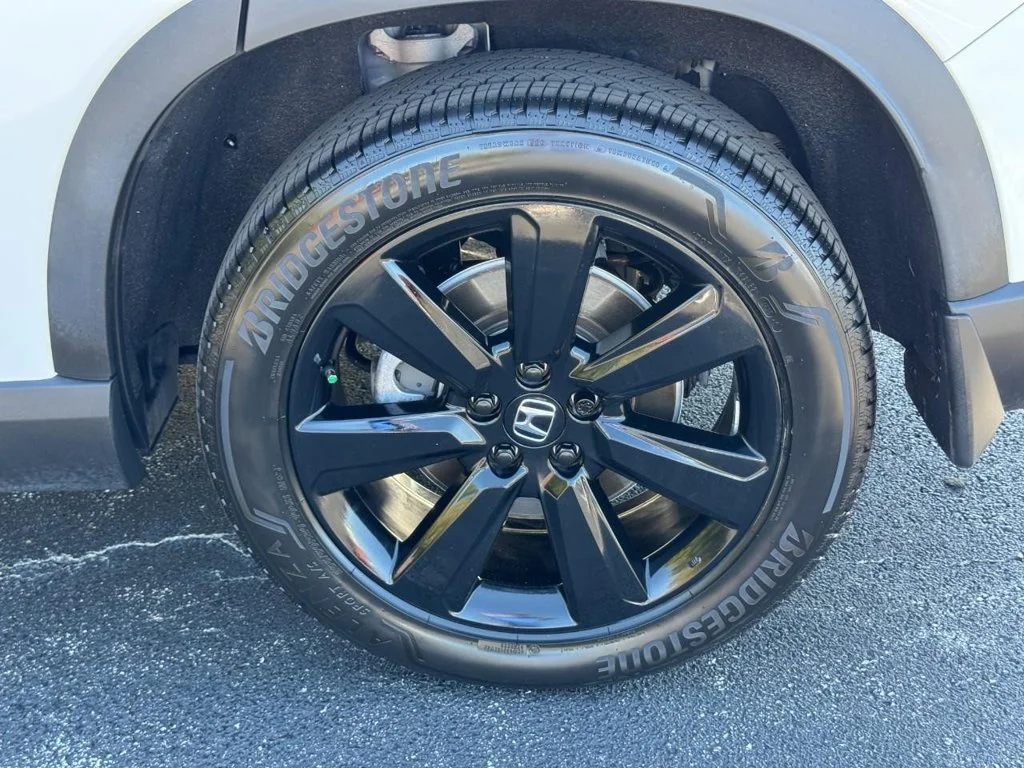 Certified Used 2025 White Honda Black Edition image 9