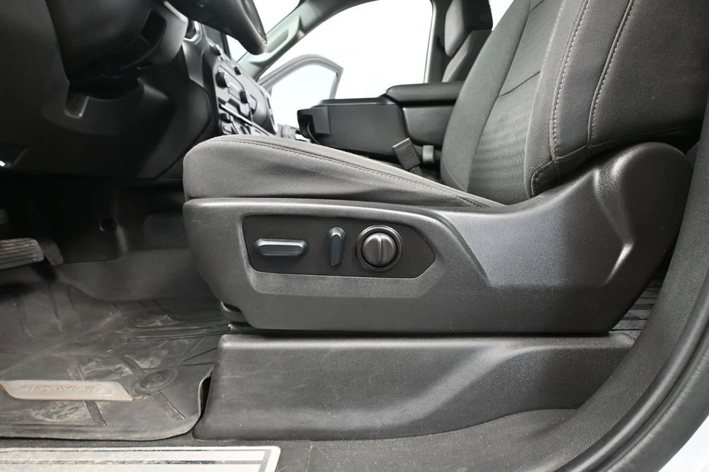 Used 2022 White Chevrolet LT image 16