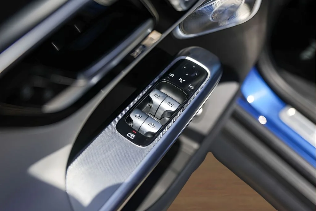 Used 2024 Blue Mercedes-Benz GLC 300 image 20