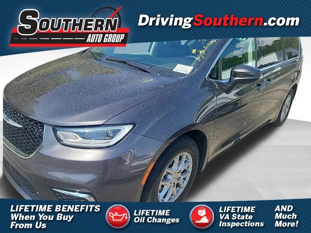 2023 Chrysler Pacifica Touring L's photo
