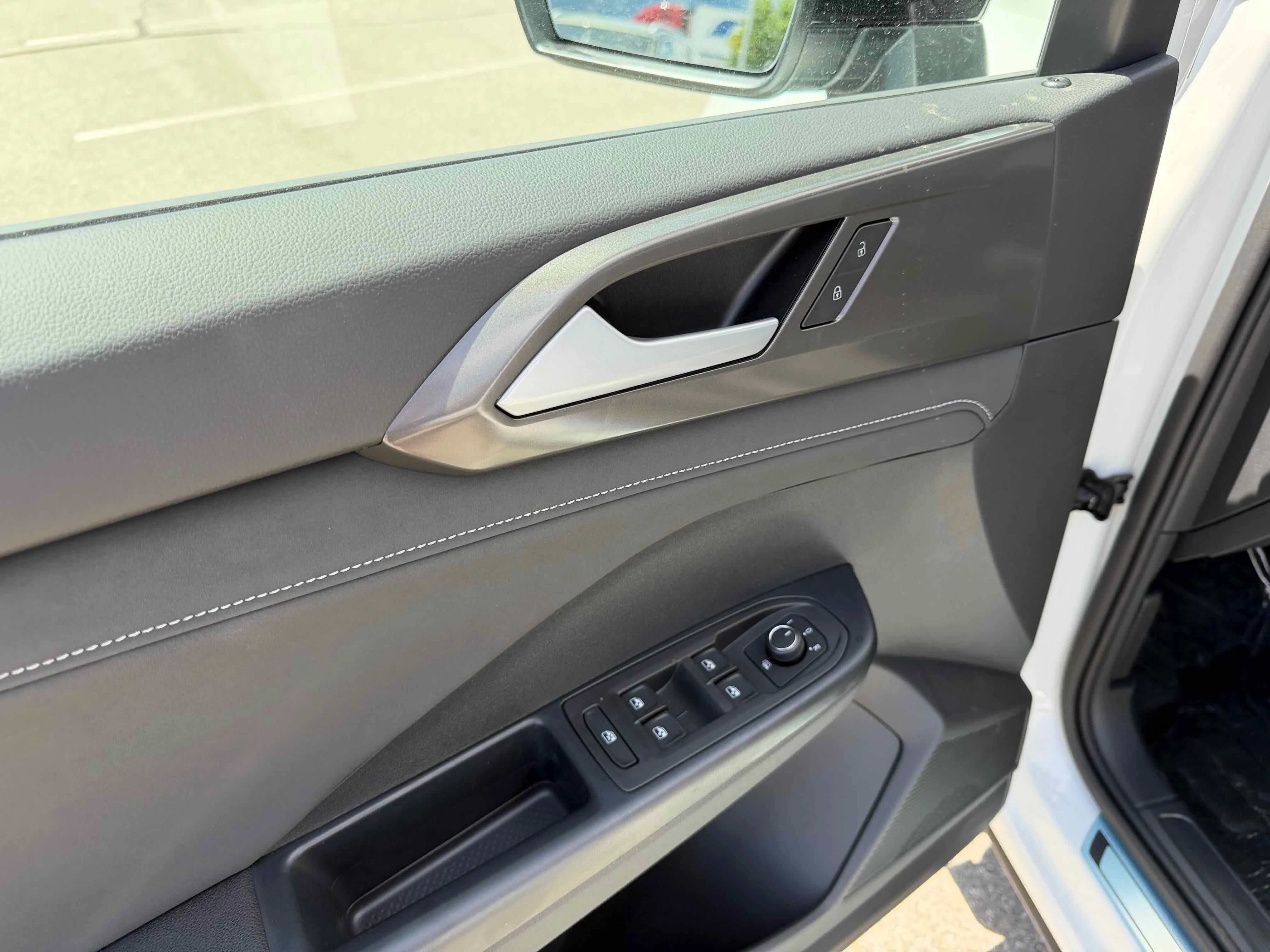 New 2026 Pure White Volkswagen SE Black image 15