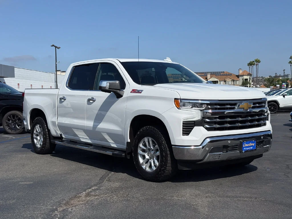 Used 2025 Summit White Chevrolet LTZ image 5