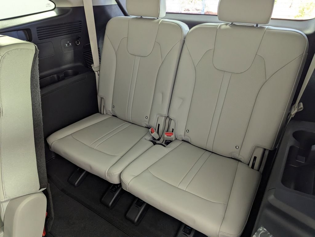 New 2026 Glacial White Pearl Kia EX image 30