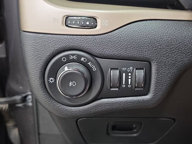 Used 2016 Granite Crystal Metallic Clearcoat Jeep Limited image 26