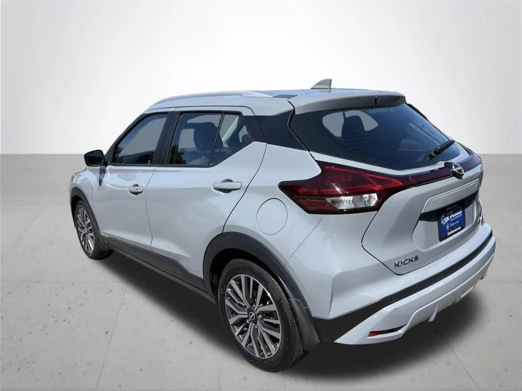 Used 2024 Gray Nissan SV image 8