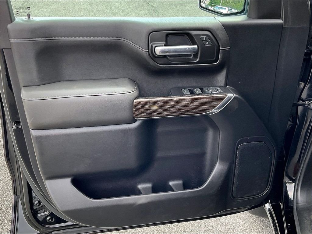 Used 2019 Black GMC SLE image 9