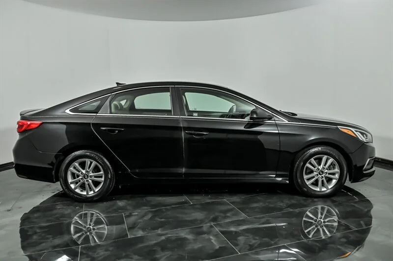 Used 2017 Phantom Black Hyundai  image 10