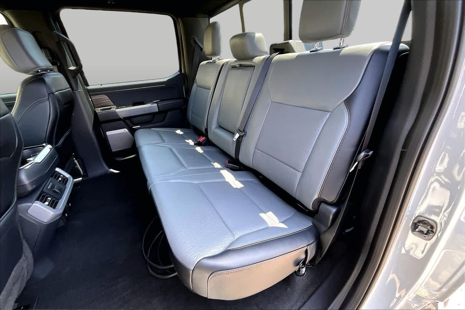 Used 2024 Avalanche Ford LARIAT image 23
