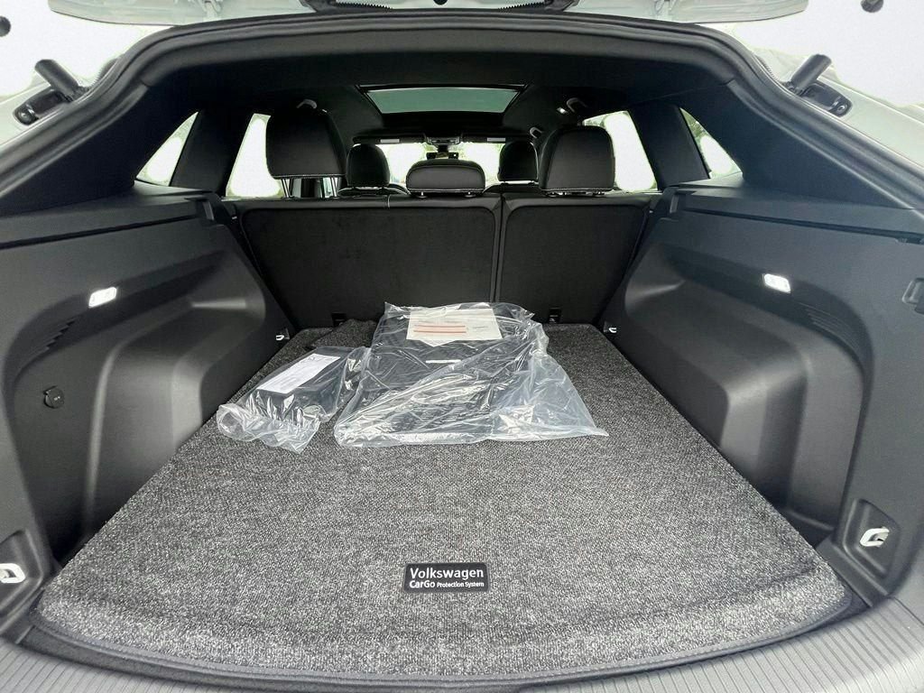 New 2026 White/off-white Volkswagen SE w/Technology image 26