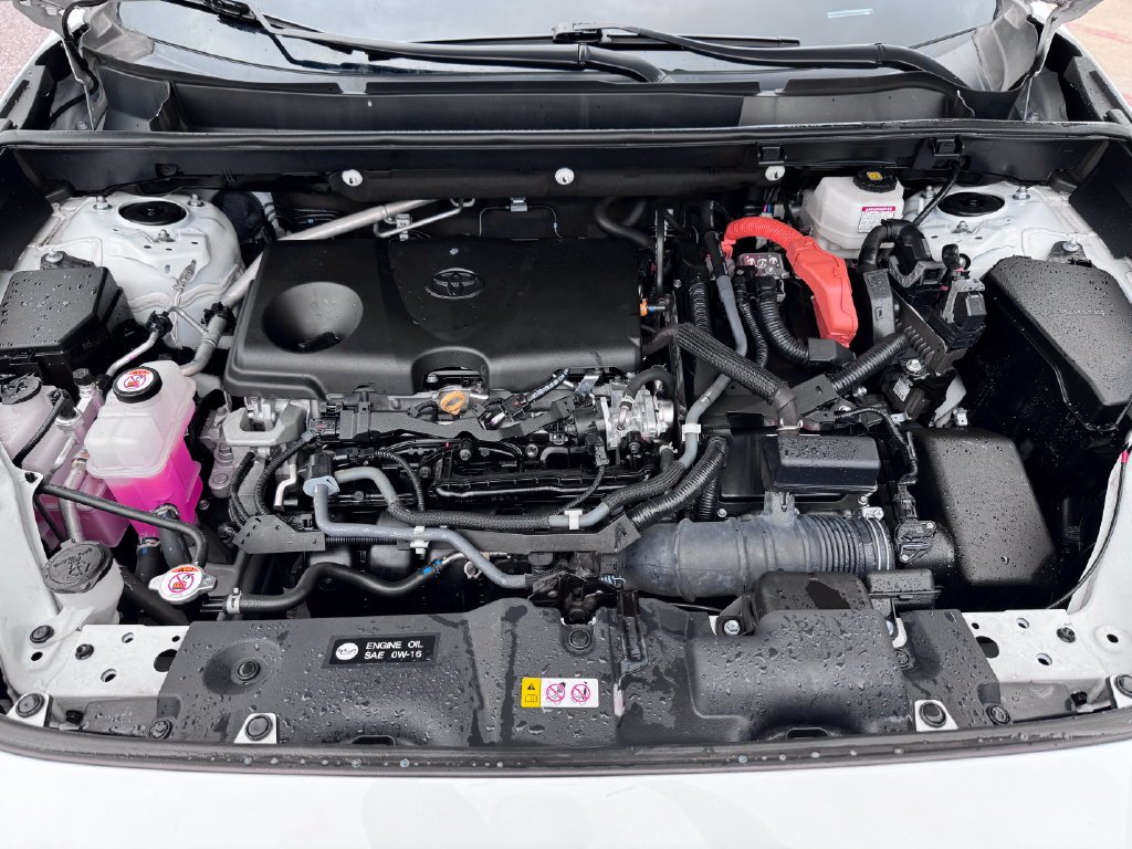 Used 2022 White Toyota LE image 15