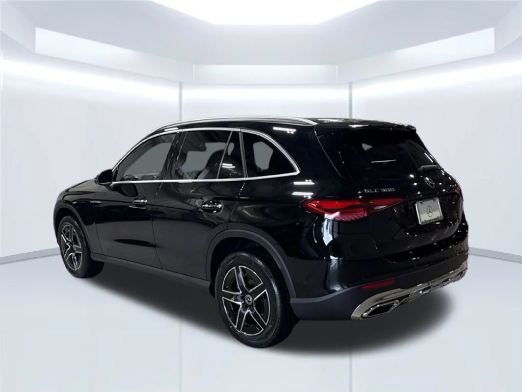 Used 2027 Black Mercedes-Benz GLC 300 image 3
