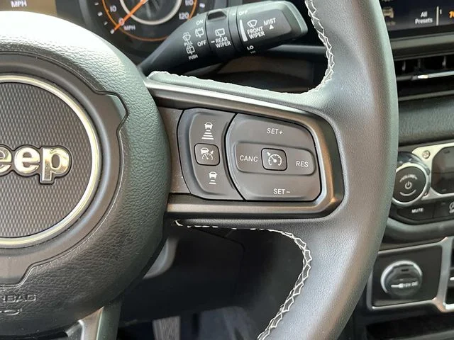 Used 2025 White Jeep Sport S image 29