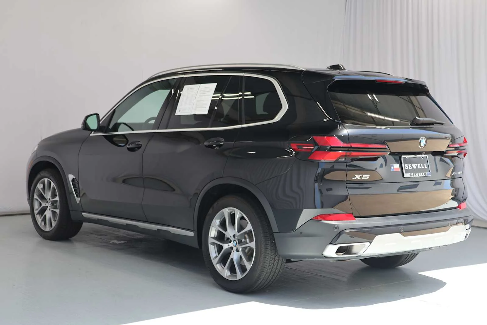 Certified Used 2026 Black Sapphire Metallic BMW xDrive40i image 8