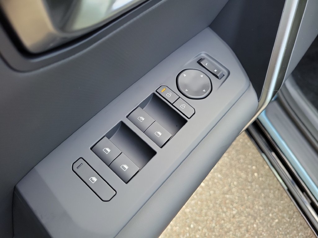 New 2027 Frost Blue / Black Roof Kia X-Line S image 20