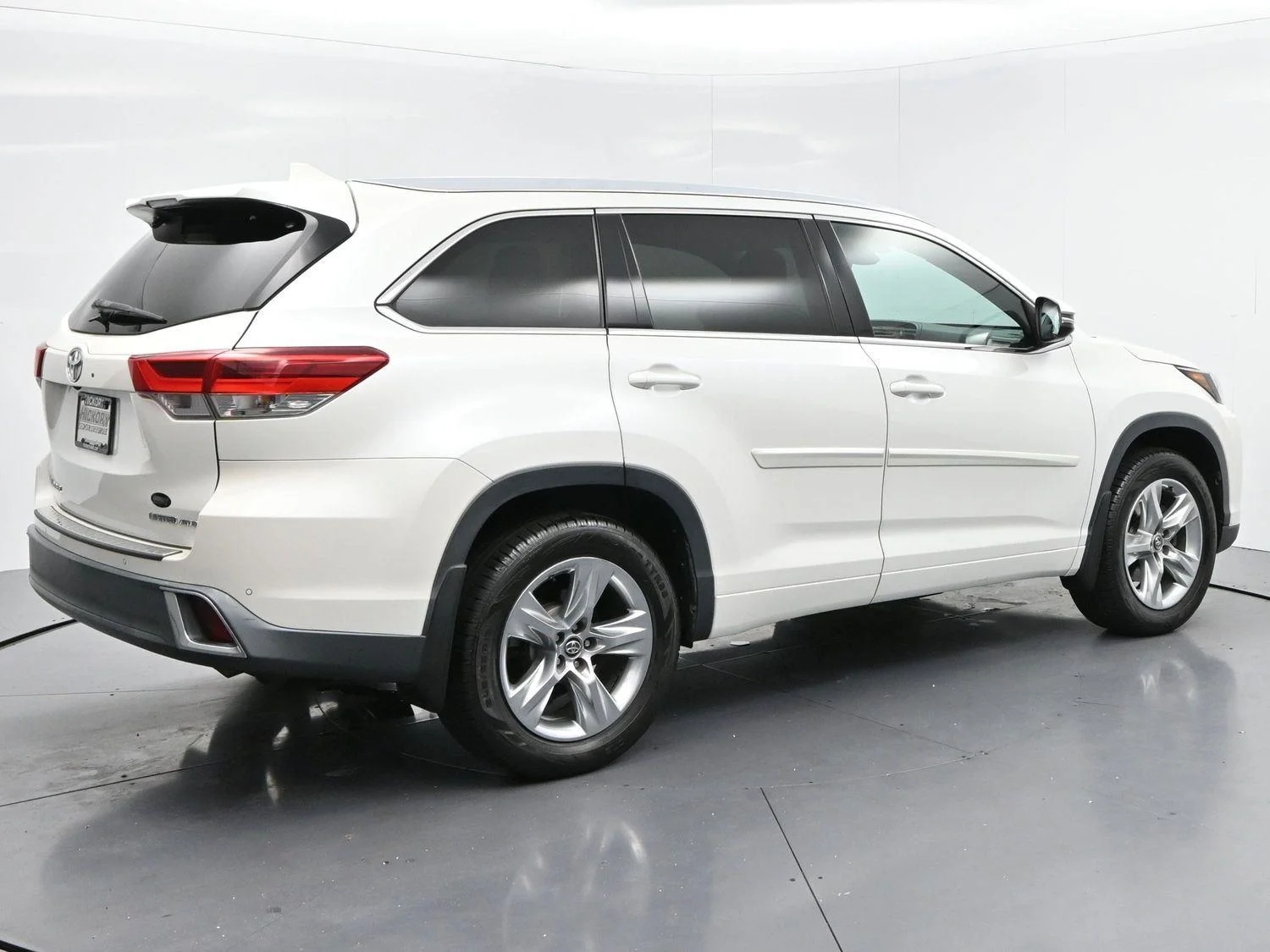 Used 2017 Blizzard Pearl Toyota Limited image 7