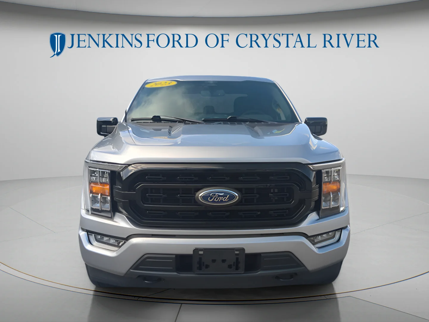 Used 2023 Avalanche Gray Ford XLT image 9