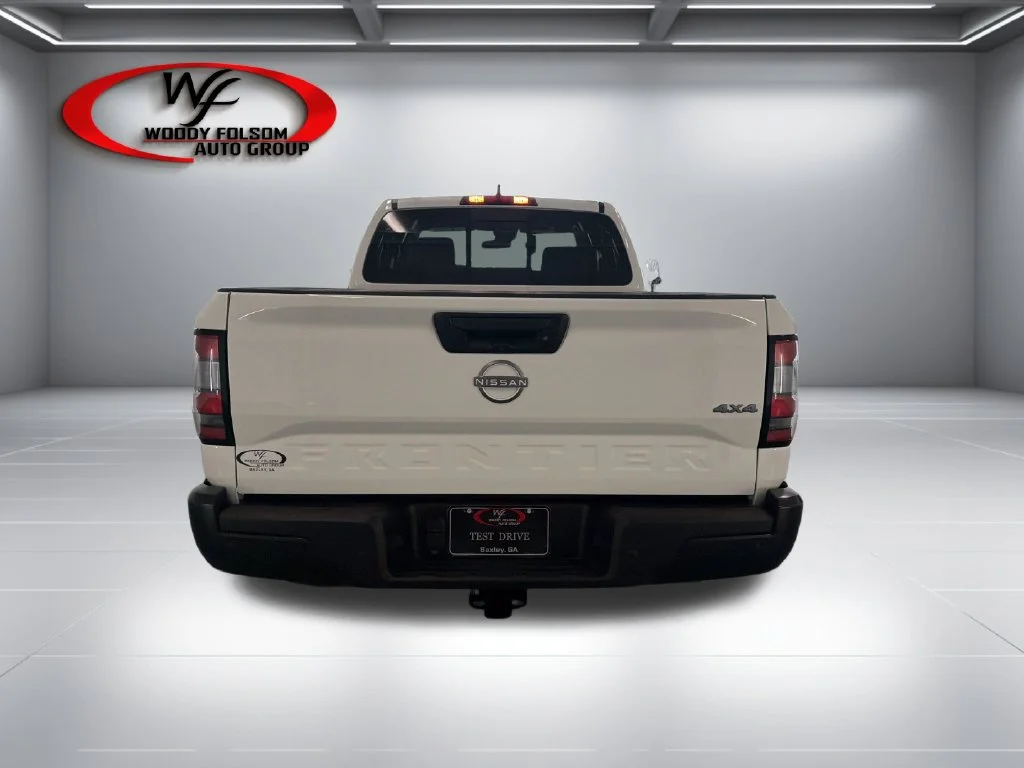 New 2027 Glacier White Nissan King Cab® S image 7
