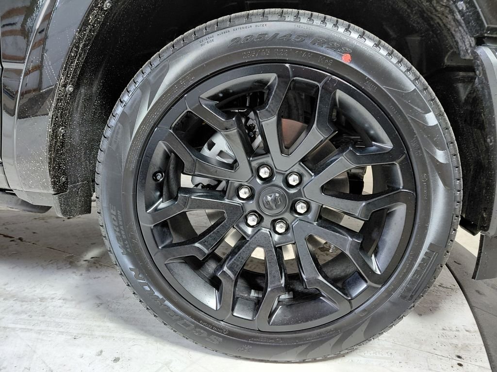 New 2026 Diamond Black Crystal Pearl-Coat Exterior Paint RAM Limited image 9