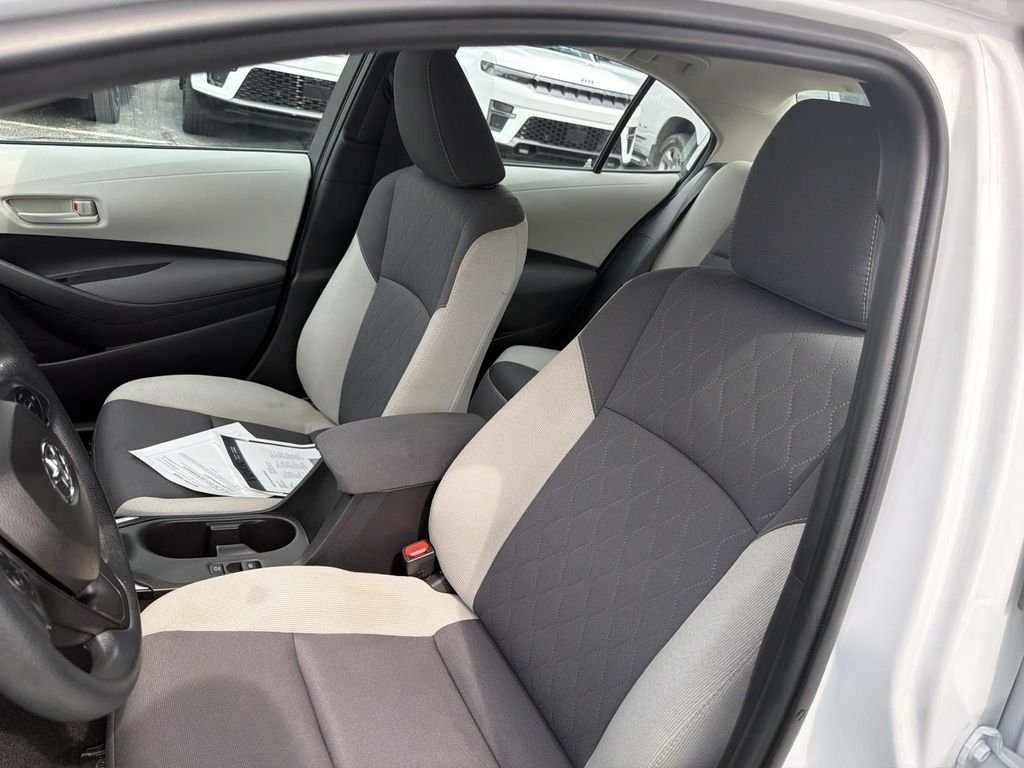 Used 2025 White Toyota LE image 21