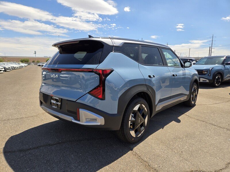 New 2027 Frost Blue / Black Roof Kia S image 3