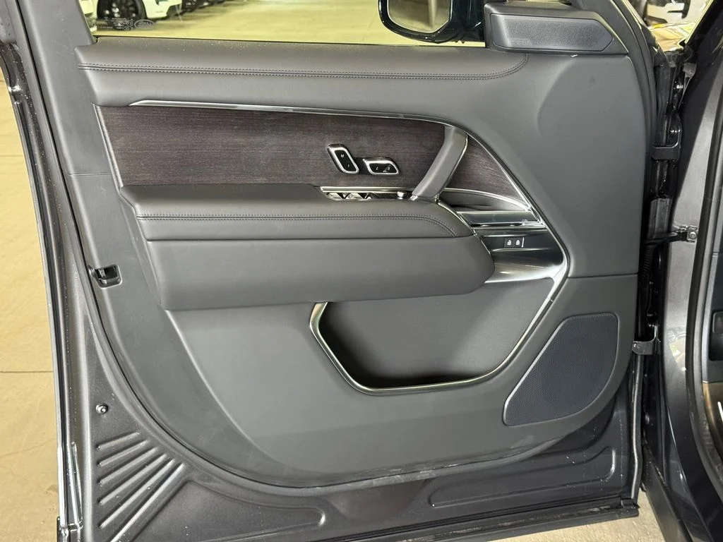 New 2026 Carpathian Grey Land Rover SE image 12