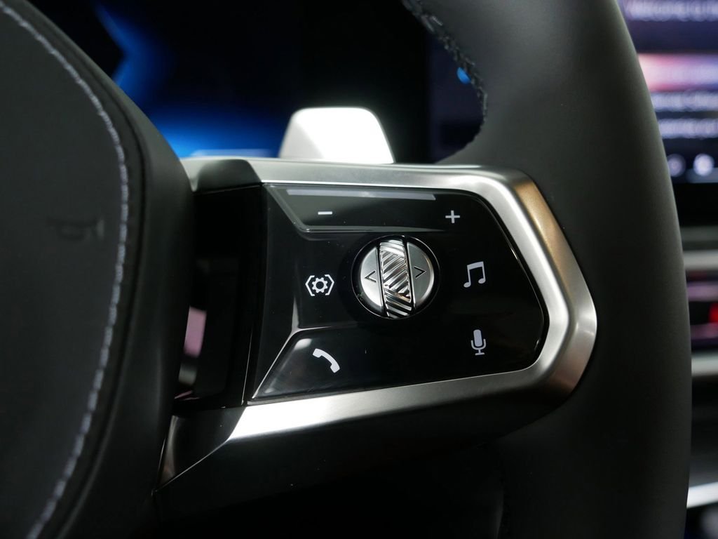 2025 BMW 7 Series 750e - Photo 37