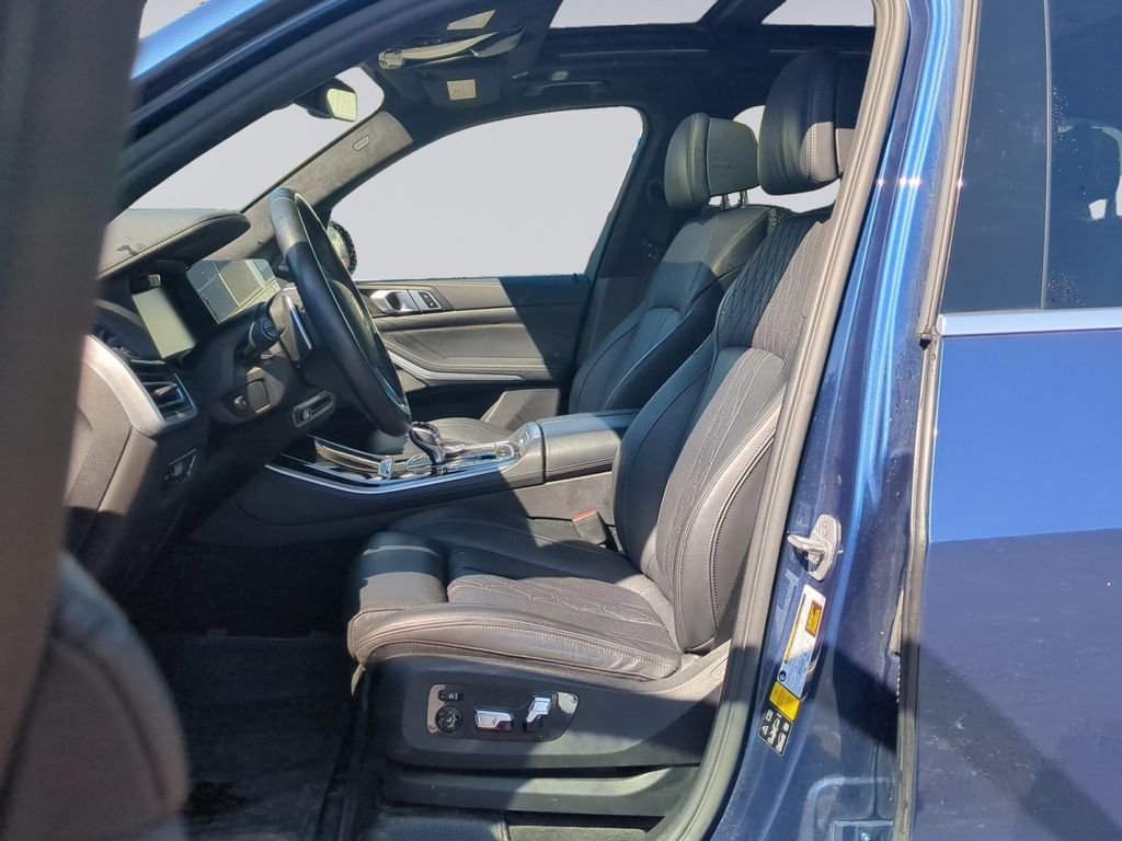 Used 2021 Blue BMW xDrive40i image 12