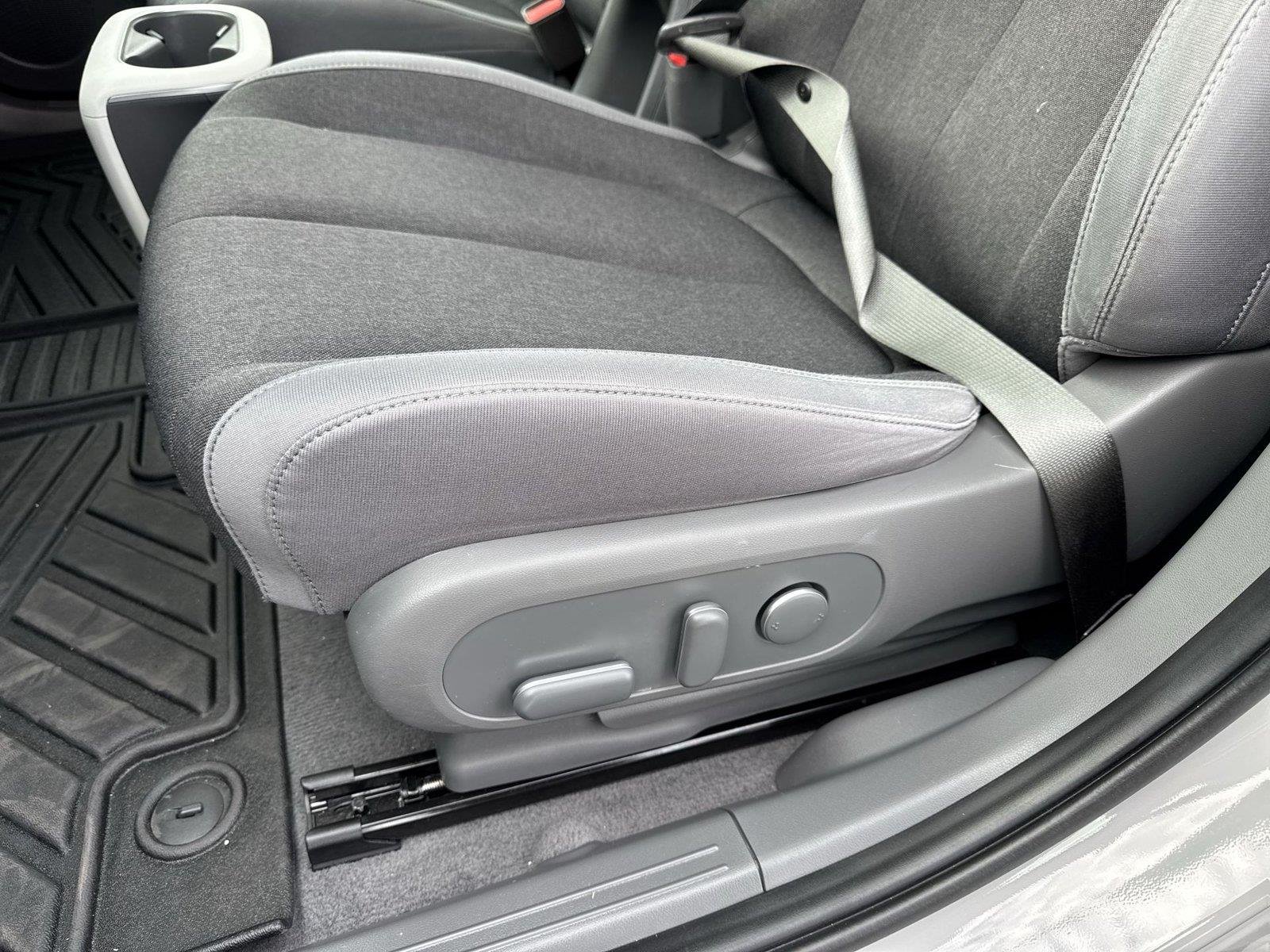 Used 2024 Gray Hyundai SEL image 24