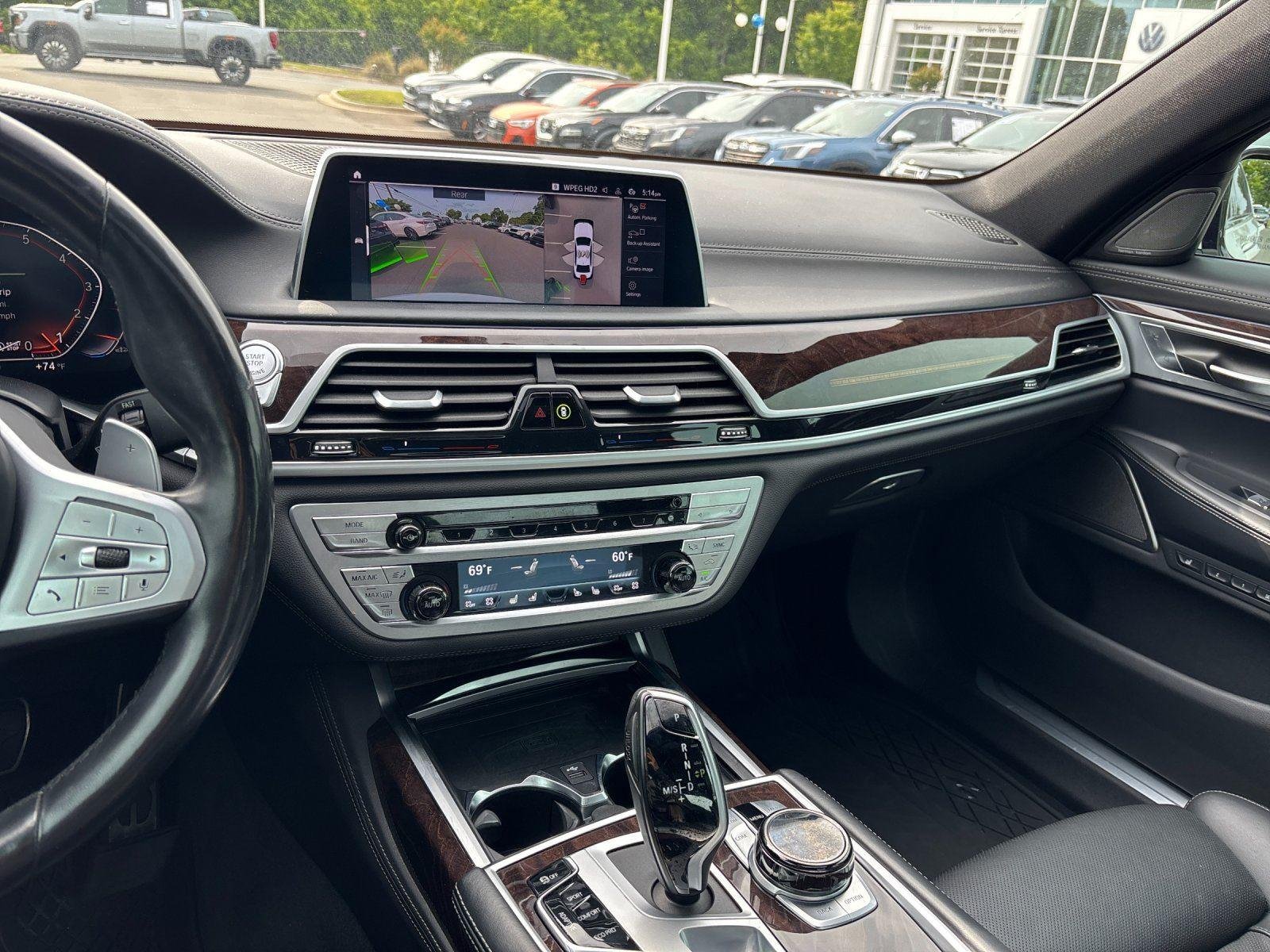 Used 2022 Alpine White BMW 750i xDrive image 29