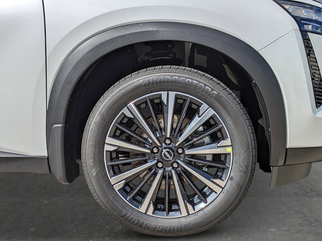 New 2026 Everest White Pearl Tricoat Nissan Platinum image 9