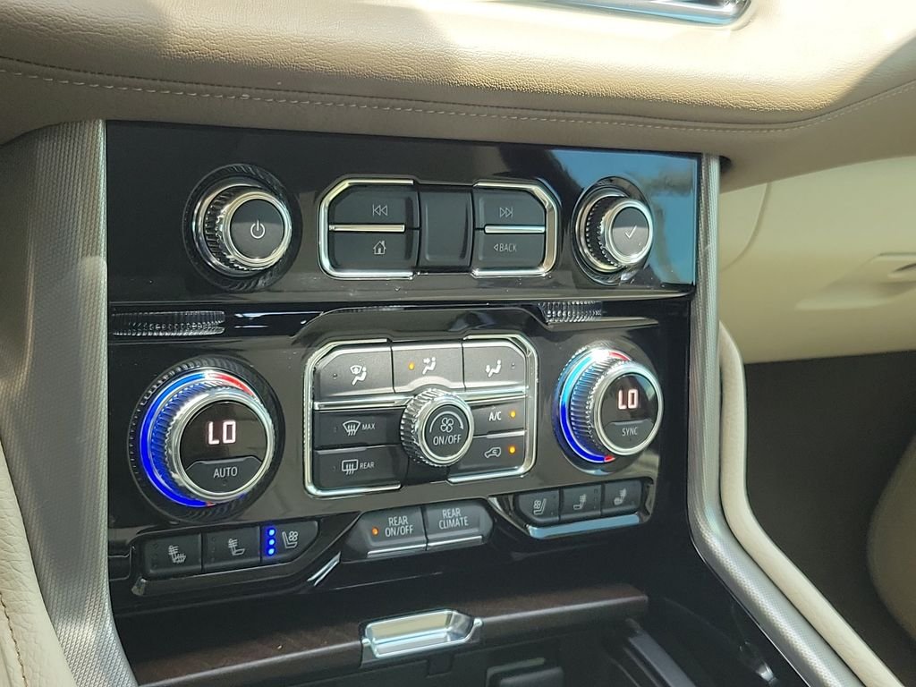 Used 2022 White GMC Denali image 31