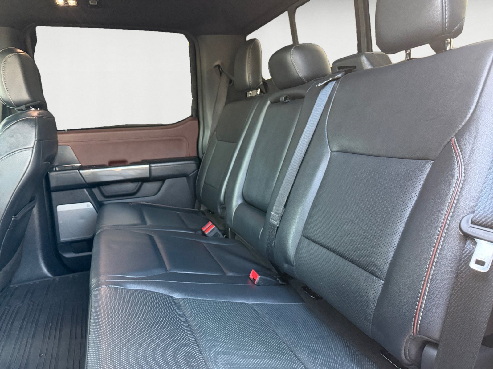 Used 2023 Agate Black Metallic Ford LARIAT image 13