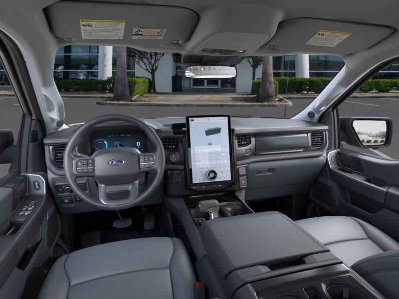 2025 Ford F-150 Lightning Flash - Photo 9