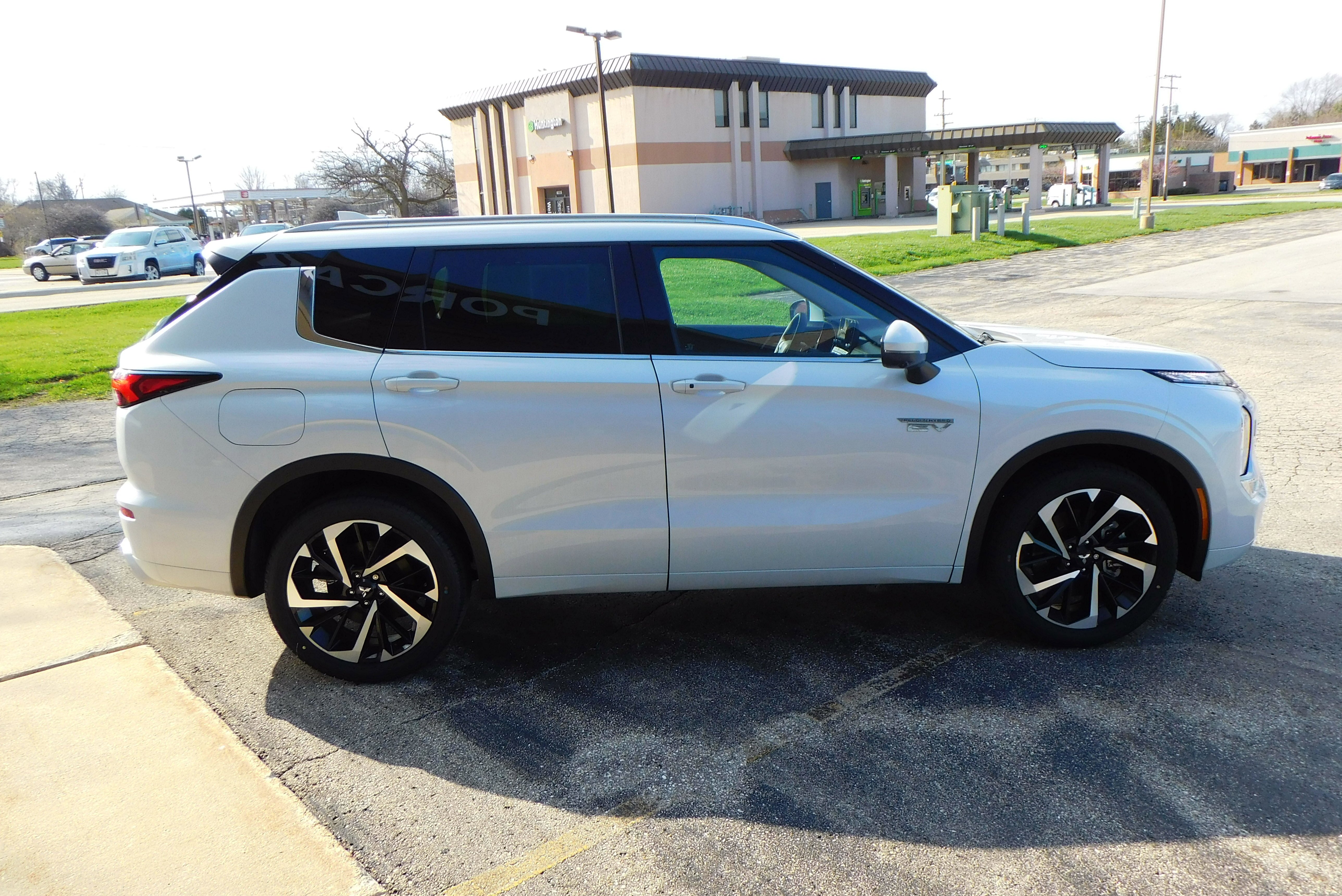 Used 2025 WHITE DIMD Mitsubishi SEL Platinum Edition image 8