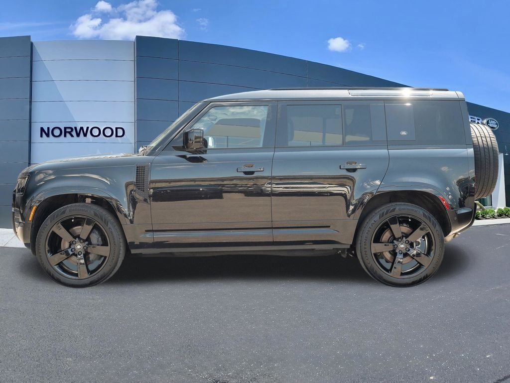 Certified Used 2024 Black Land Rover X-Dynamic SE image 7