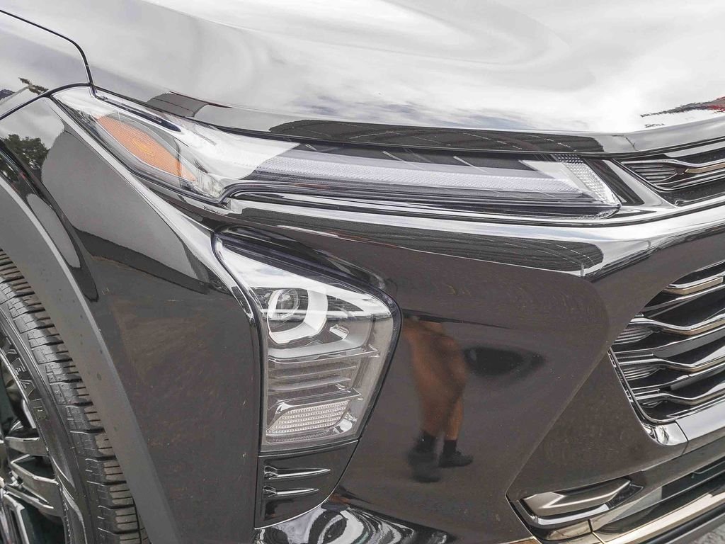 Used 2025 Black Chevrolet ACTIV image 10
