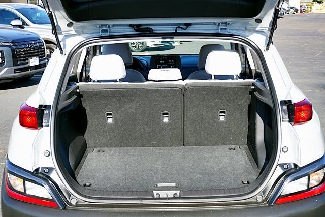 Used 2023 Silver Hyundai SEL image 12