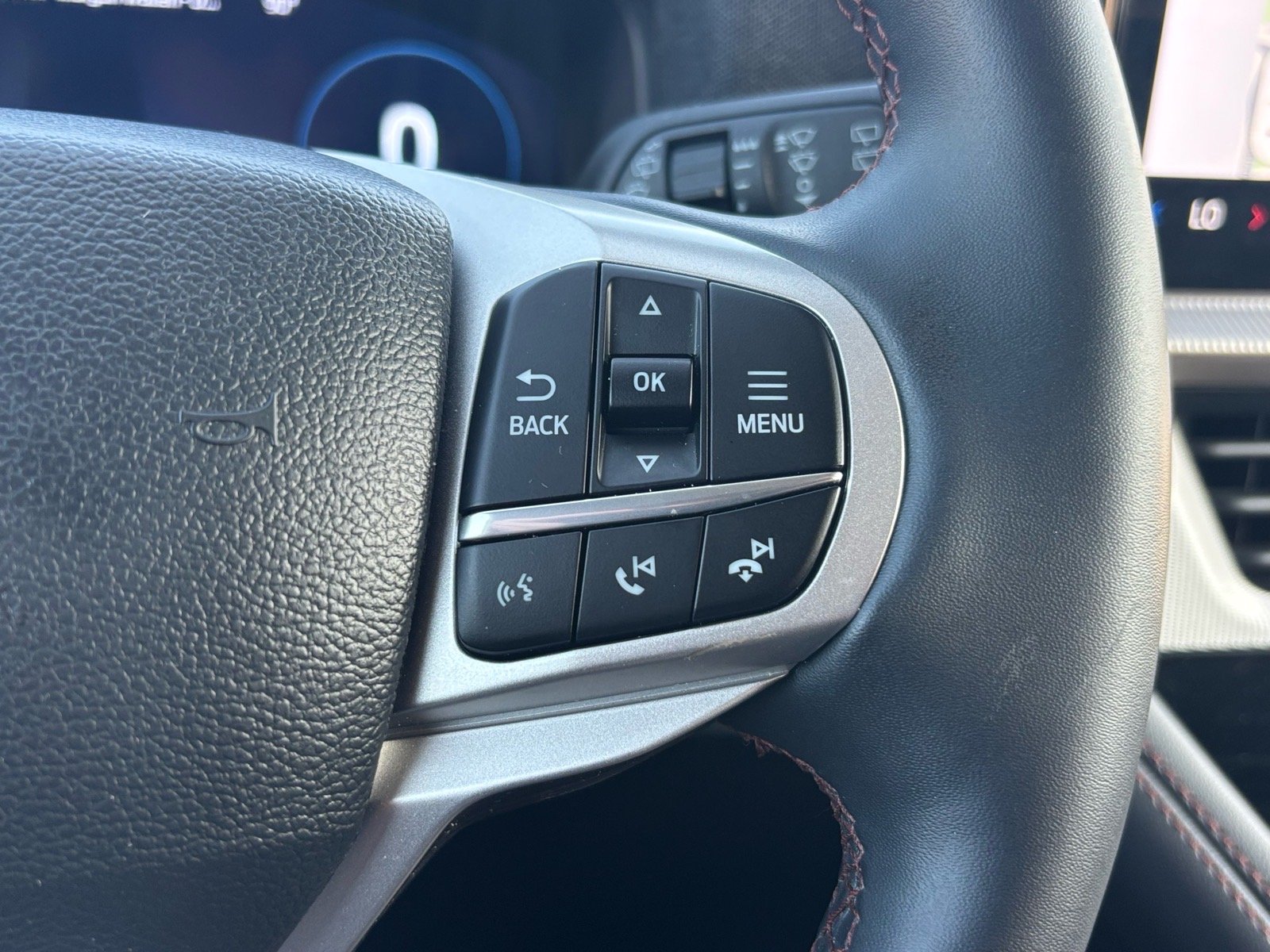 Used 2025 Oxford White Ford Active image 20
