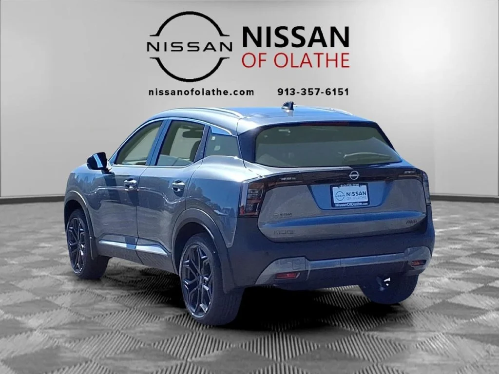New 2027 Gray Nissan SR image 3