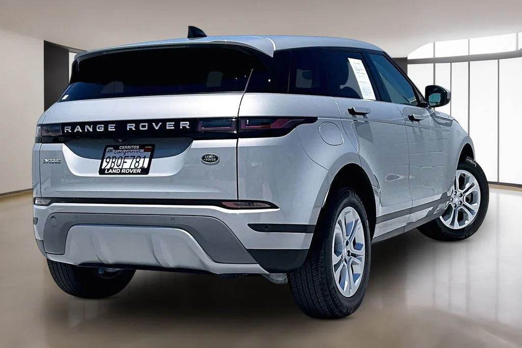 Used 2022 White Land Rover S image 6