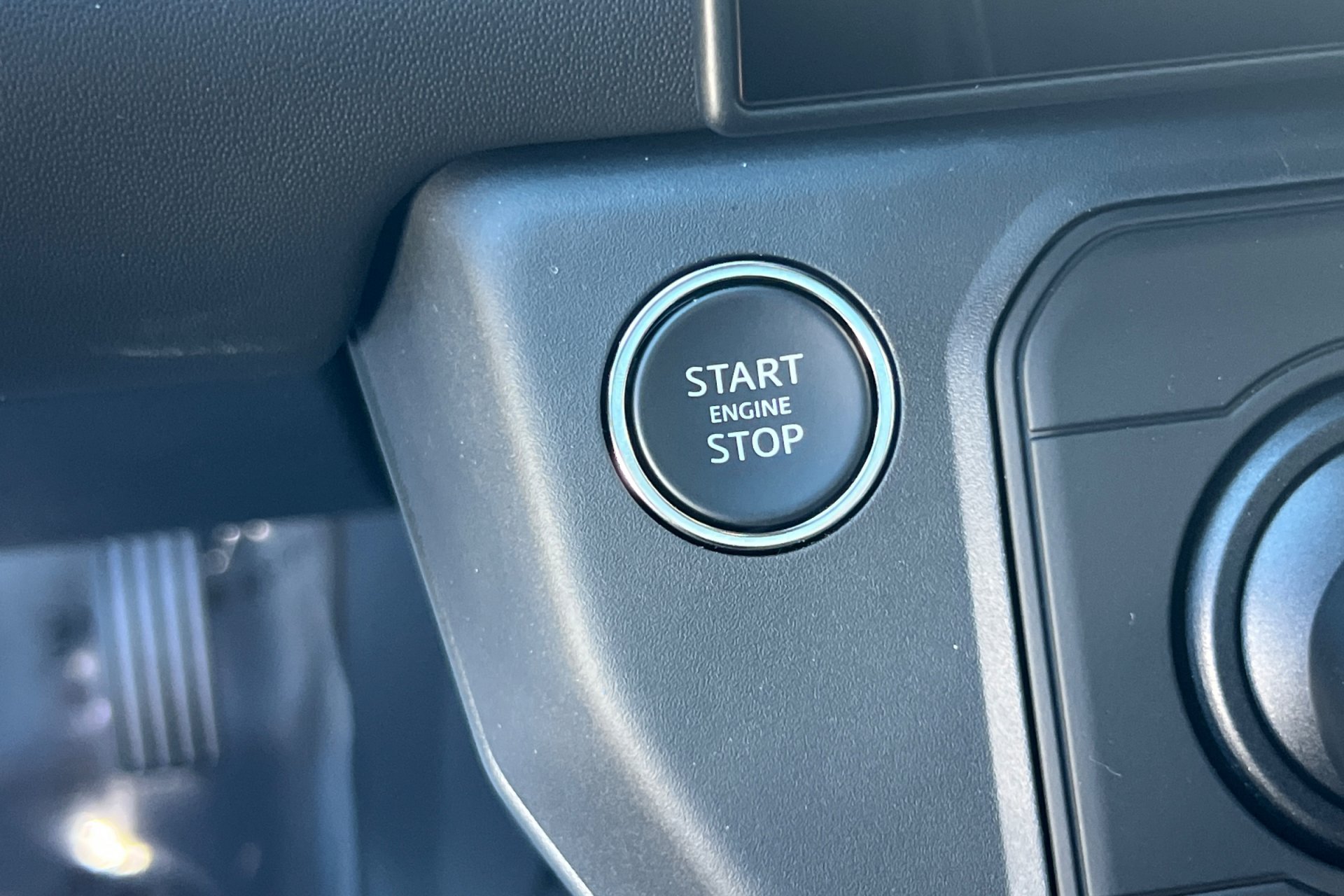 New 2026 Woolstone Green Land Rover X-Dynamic SE image 25