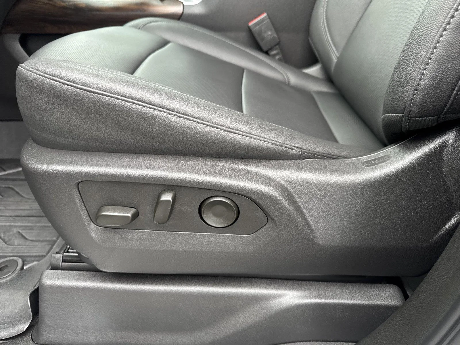 Used 2025 Sterling Metallic GMC SLT image 12