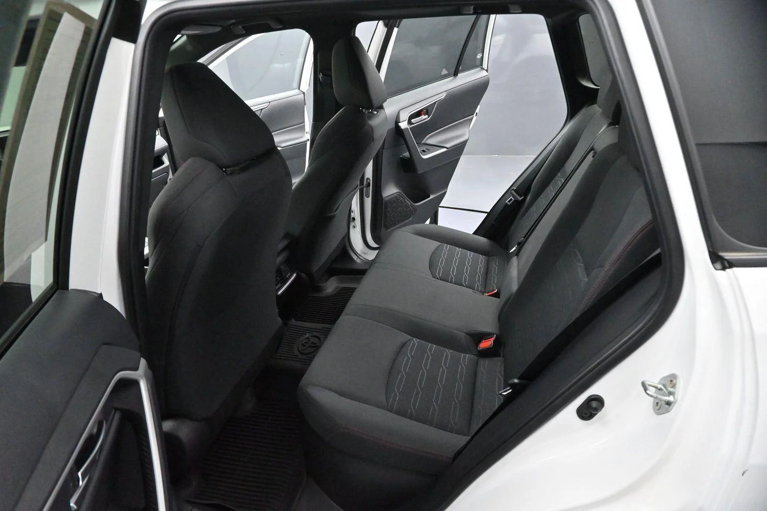 Used 2024 Ice Cap Toyota SE image 31