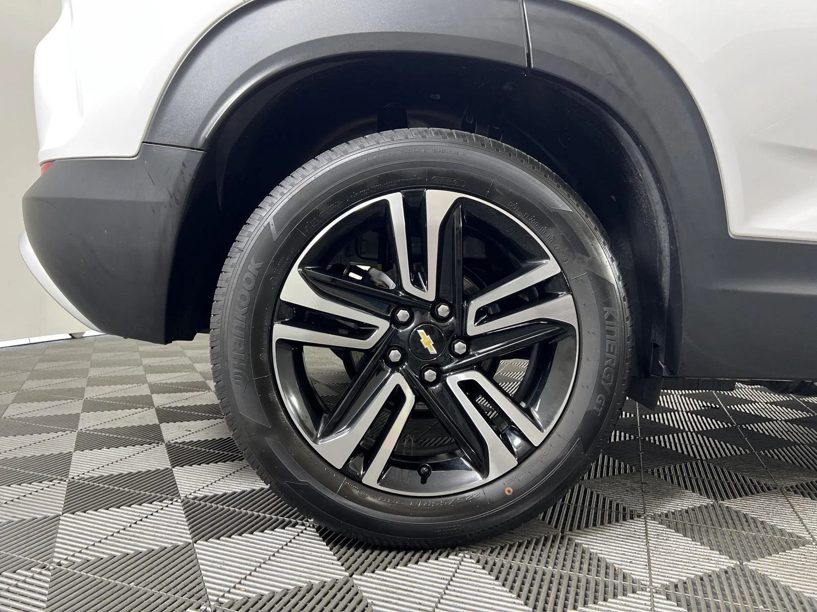 Used 2023 Summit White Chevrolet LT image 10