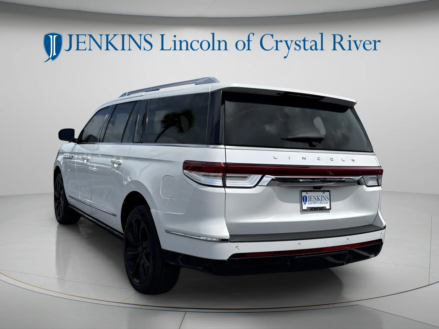 Used 2024 Pristine White Metallic Tri-Coat Lincoln Reserve image 7