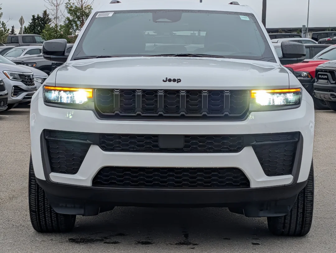 New 2026 White Jeep Altitude - - 4x4 - 20 Gloss Black Wheels - Remote Start - Capri Leatherette & More! image 3
